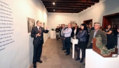 Primera visita guiada, el día de la inauguración de La Memoria Encendida en La Palma.
